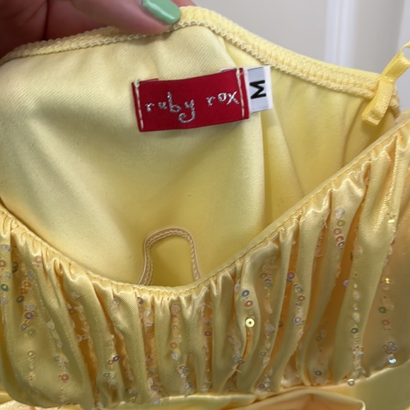 Yellow formal dress - Picture 4 of 6